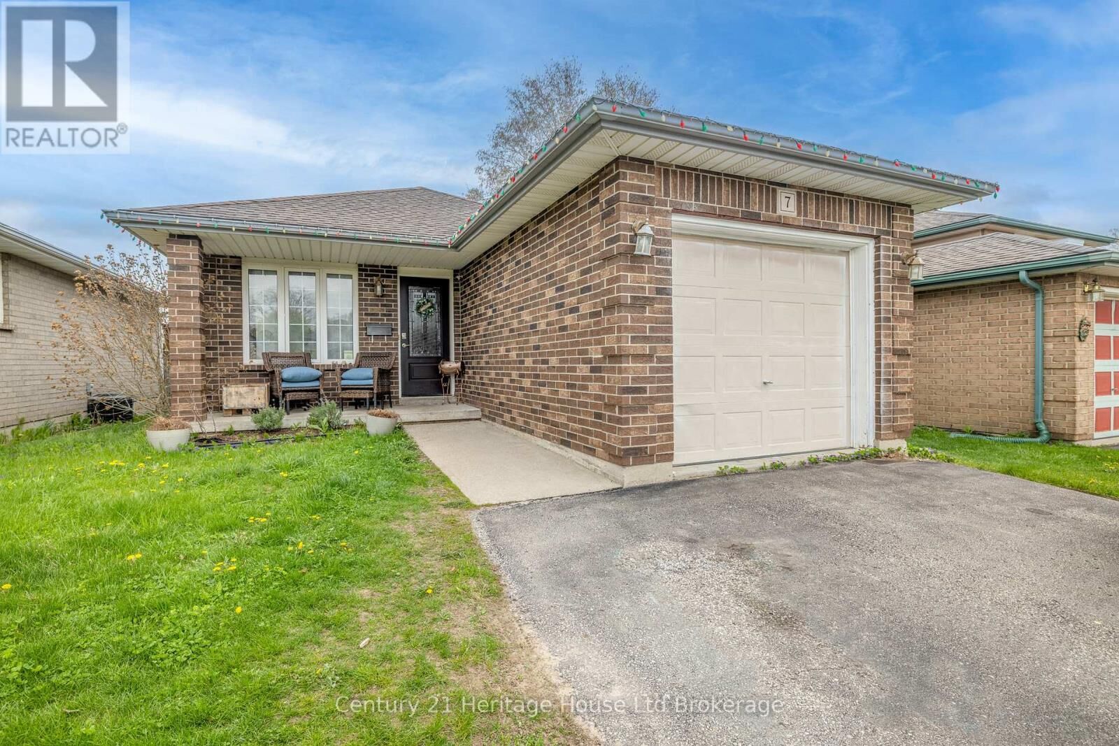 Property Photo:  7 Kara Lane  ON N4G 5M2 