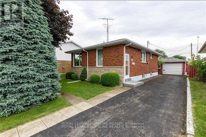 Property Photo: 38 Loyalist Drive Upper ON L8K 4J3