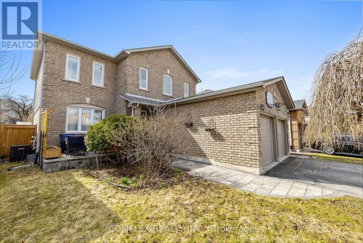 Property Photo:  1045 Beaver Valley Crescent East  ON L1J 8N2 