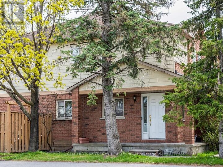 Property Photo: 1 Winnegreen Court ON K1G 5P3