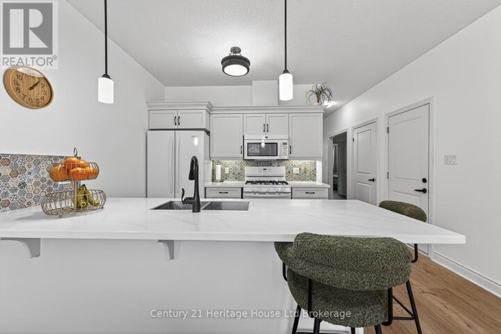 Photo de la propriété:  111 King Street East 9  ON N5C 1G8 