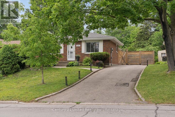 Property Photo:  1267 Amundsen Avenue  ON K9H 6T5 