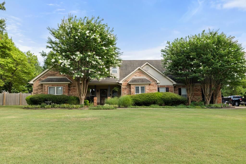 Property Photo:  206 Catalpa  AR 72364 