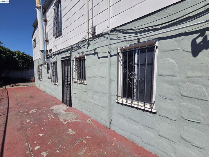 Property Photo: 2859 E 9th Street CA 94601