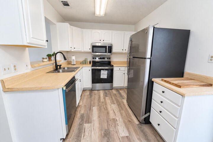 Property Photo:  710 Legion Drive B5  FL 32541 