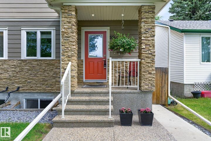 Property Photo:  8506 80 Avenue NW  AB T6C 0T3 