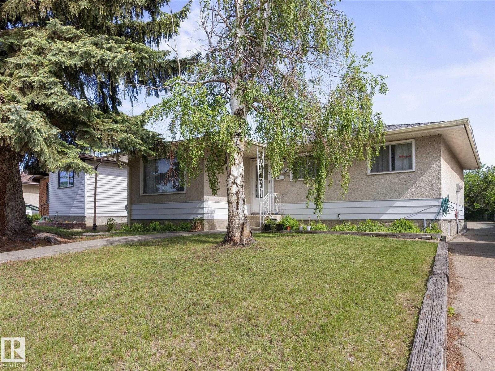 Property Photo:  11408 165 Avenue NW  AB T5X 3W6 