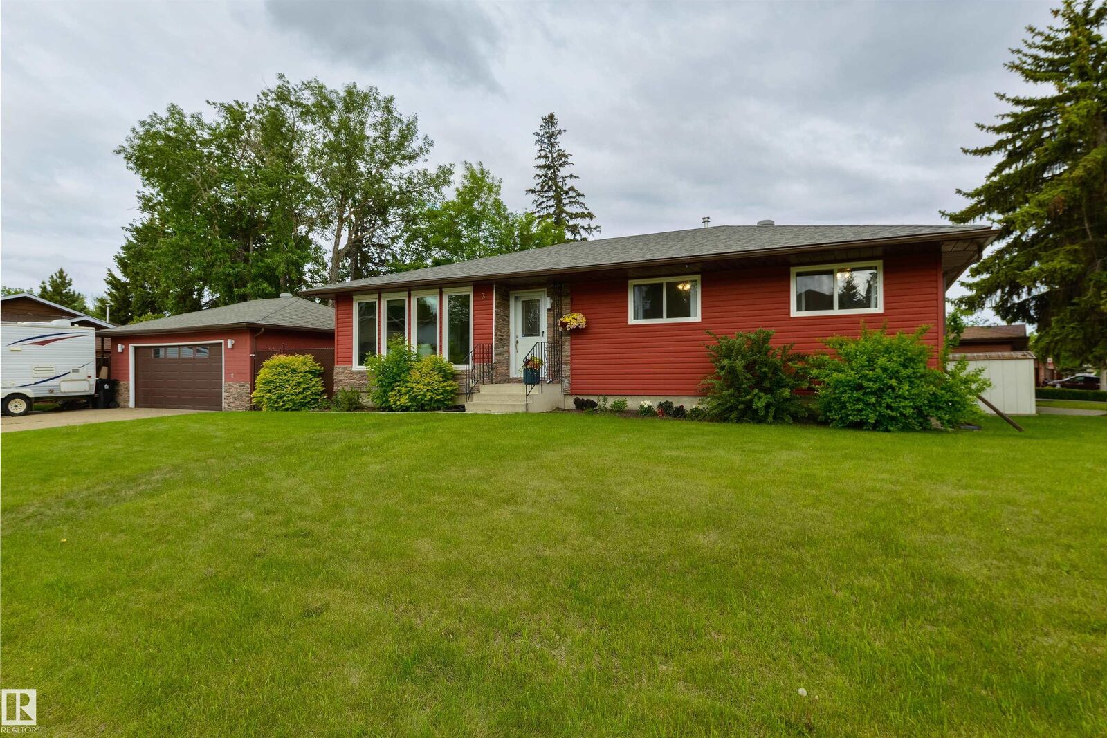 Property Photo:  3 Morris Street  AB T7X 2M5 
