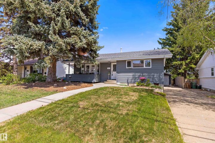 Property Photo: 25 Mount Royal Drive AB T8N 1J3