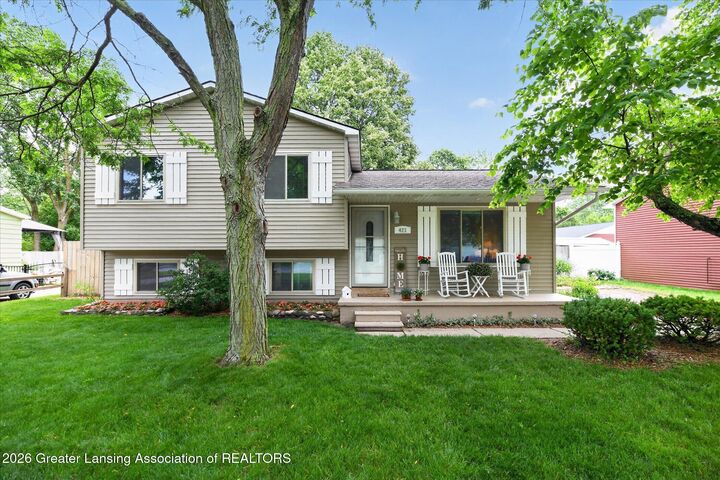 Property Photo:  421 White Oak Drive  MI 48872 