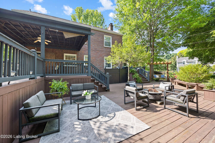 Property Photo:  1609 Trevilian Way  KY 40205 