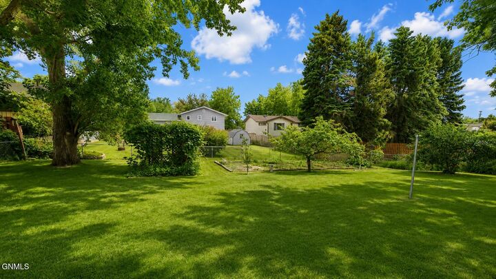 Property Photo:  2009 Grimsrud Drive  ND 58501 