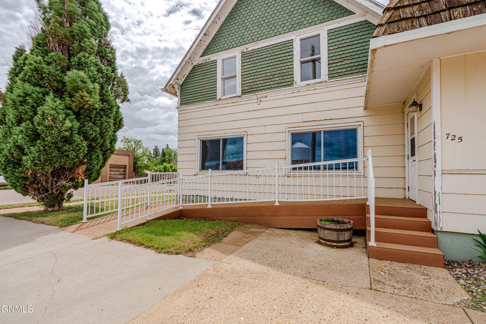 Property Photo: 725 Main Street ND 58638