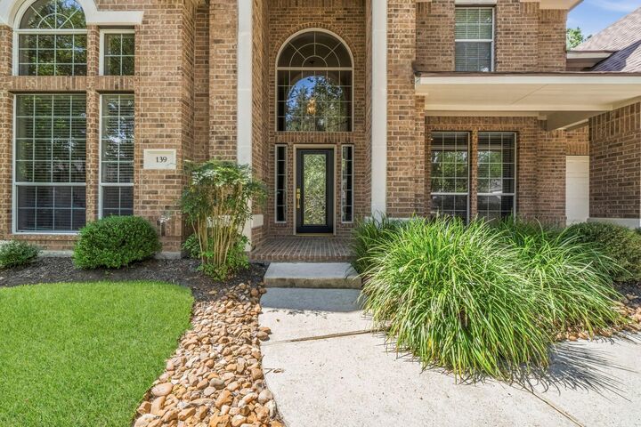 Property Photo: 139 E Mirror Ridge Circle TX 77382