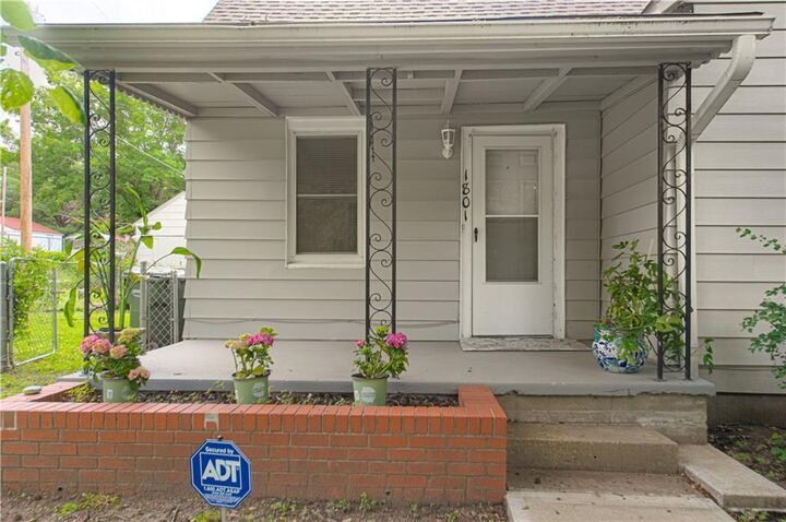 Property Photo: 1801 S Broadway Street KS 66048