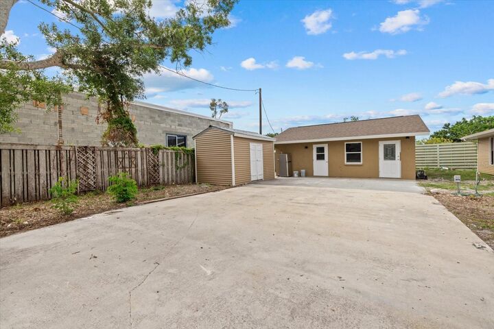 Property Photo: 2818 Olympic Street FL 34231
