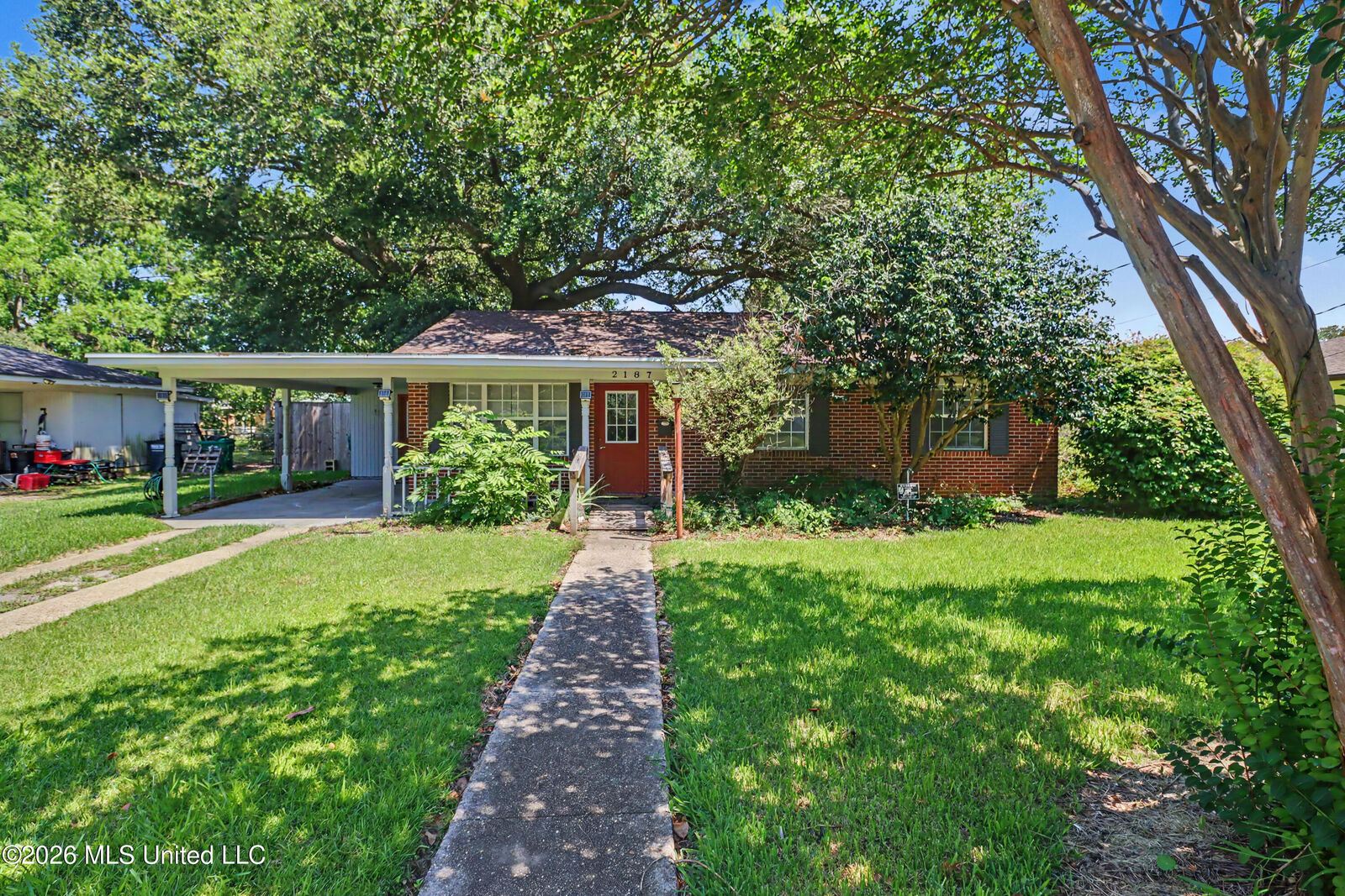 Property Photo:  2187 Collins Boulevard  MS 39507 