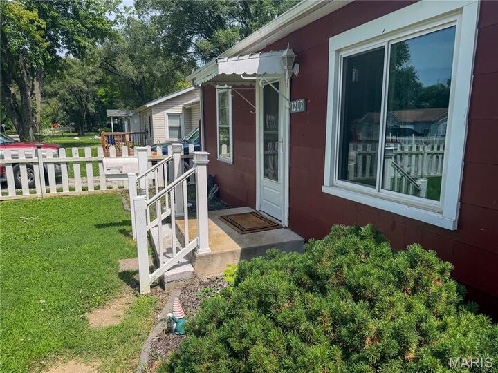 Property Photo:  1207 Richard Drive  IL 62206 