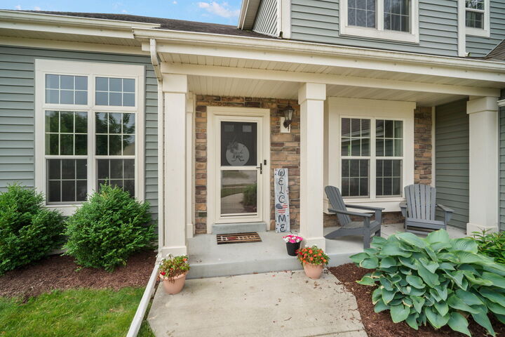 Property Photo:  1721 Sagewood Cir  WI 53095 