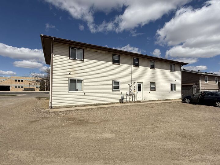 Property Photo: 608 SE 18th Avenue SE ND 58701