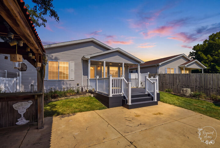 Property Photo: 422 Bramble IL 60950