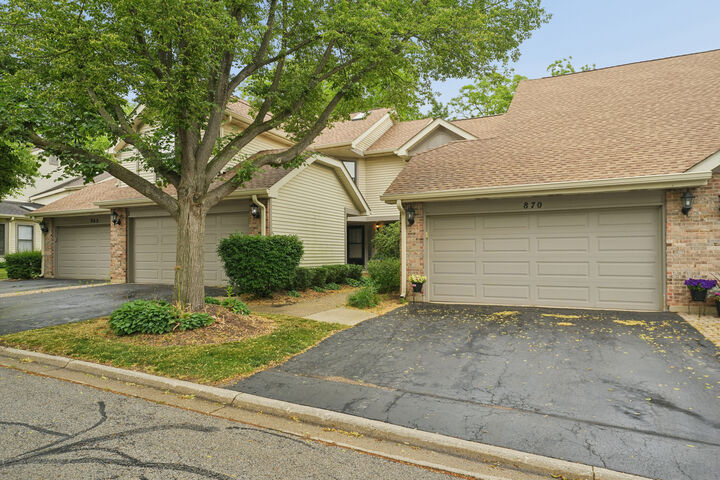 Property Photo: 870 N Auburn Woods Drive IL 60067