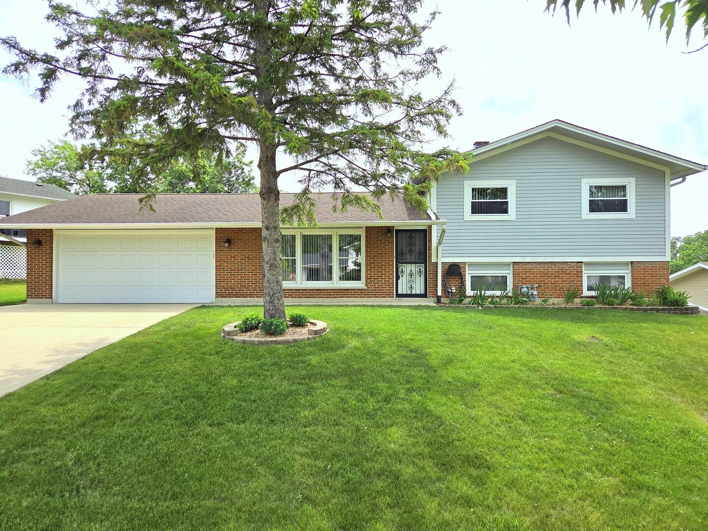 Property Photo:  21W105 Flamingo Lane  IL 60148 