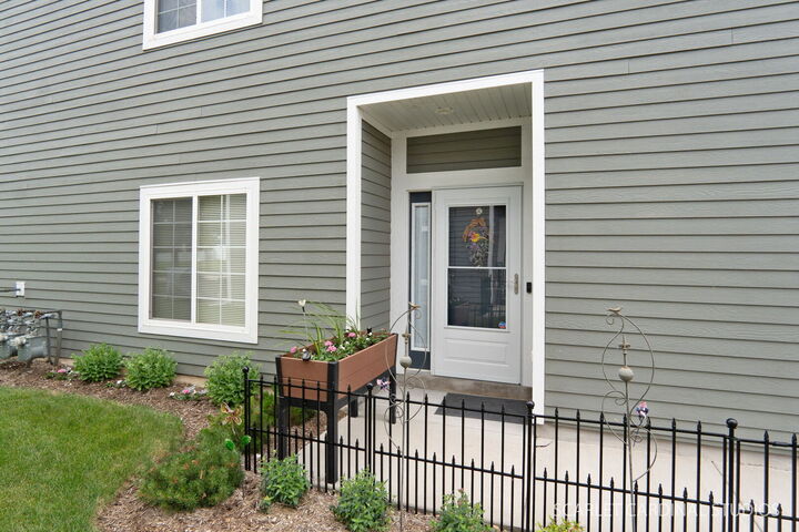 Property Photo: 911 Gillespie Lane IL 60560
