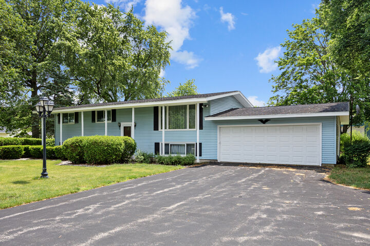 Property Photo:  14413 Pleasant Valley Road  IL 60098 