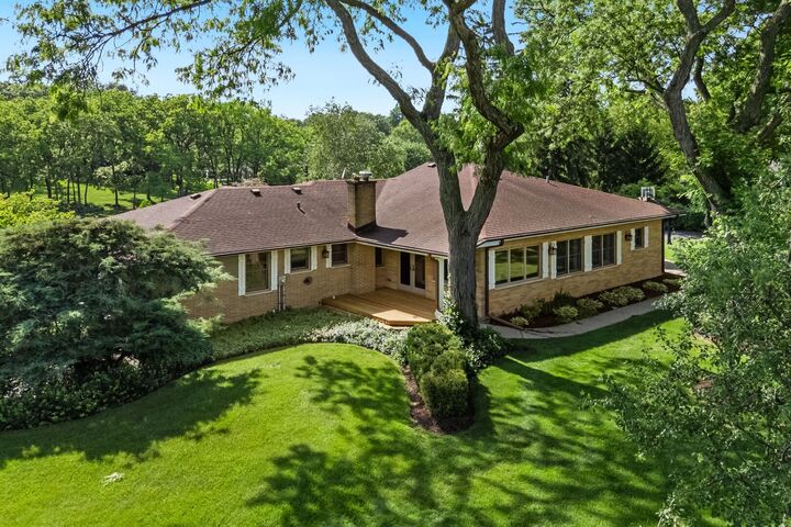 Property Photo:  1043 Blackburn Drive  IL 60067 