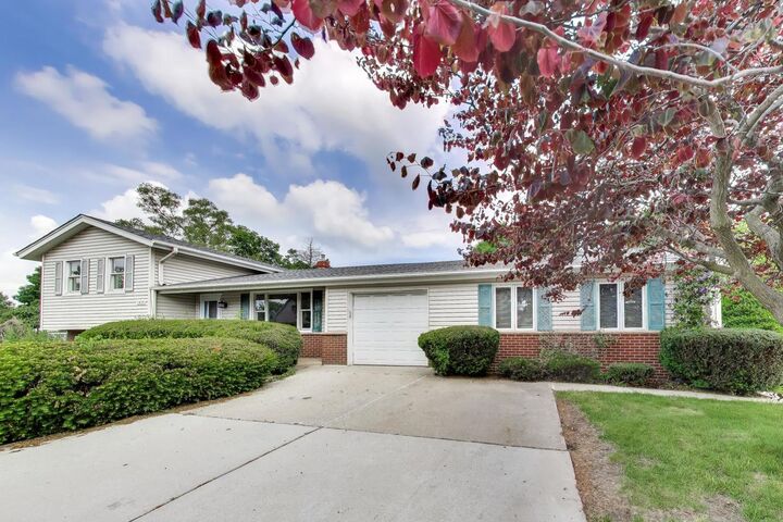 Property Photo: 5455 S Catherine Avenue IL 60525