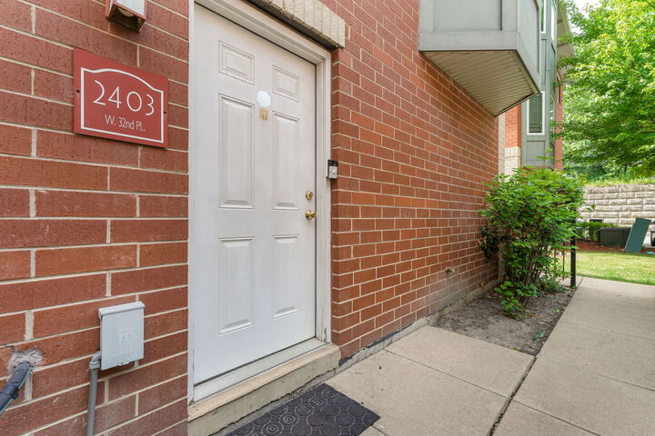 Property Photo: 2403 W 32nd Place IL 60608