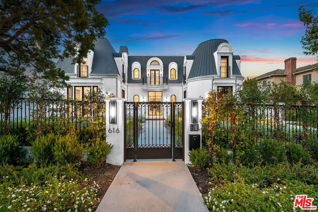 Property Photo:  616 N Alpine Drive  CA 90210 