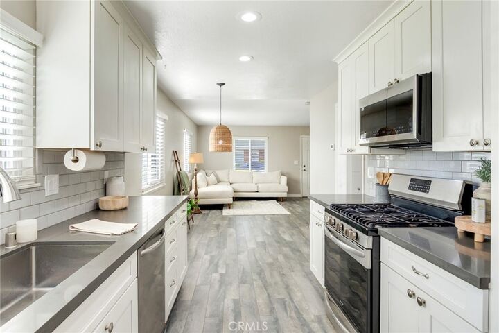Property Photo:  181 Yorktown Lane  CA 92626 