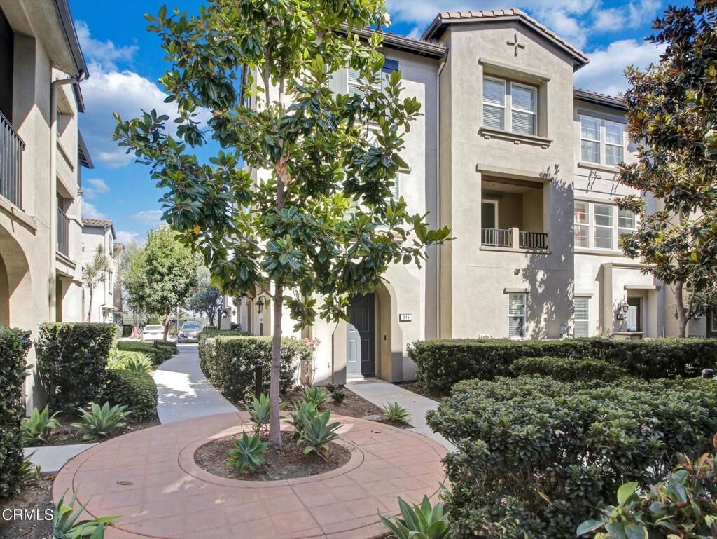 Property Photo: 945 Acacia Lane CA 90640