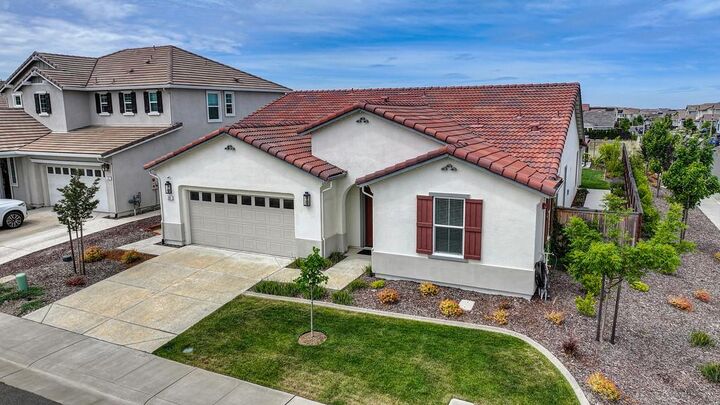 Property Photo:  200 Akashi Court  CA 95648 