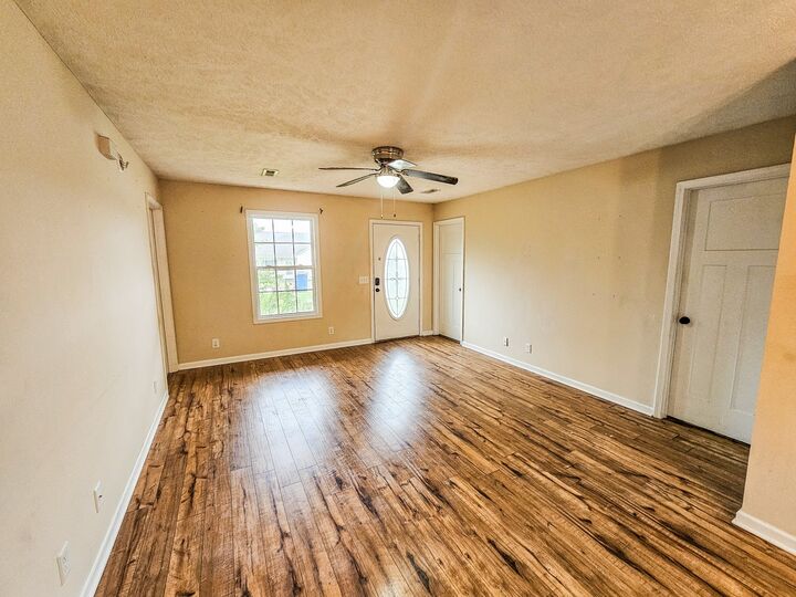 Property Photo: 103 Stonefield Cir TN 37160