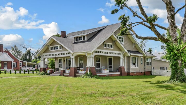 Property Photo: 407 E Nashville St KY 42266