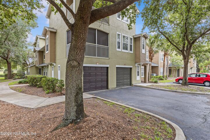 Property Photo:  10075 Gate Parkway N 213  FL 32246 