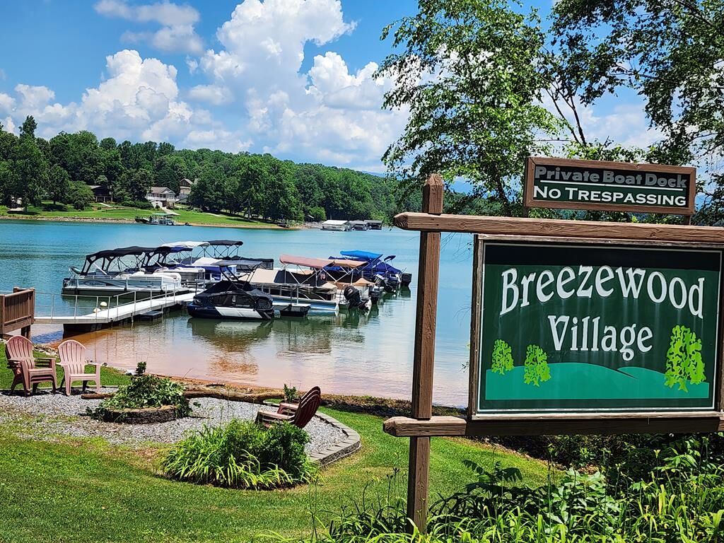 Property Photo: 14 B Breezewood Village GA 30582