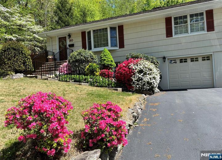 Property Photo:  30 Knolls  NJ 07403 