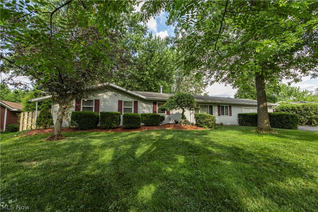 Property Photo:  69 N Oakmont Drive  OH 44067 
