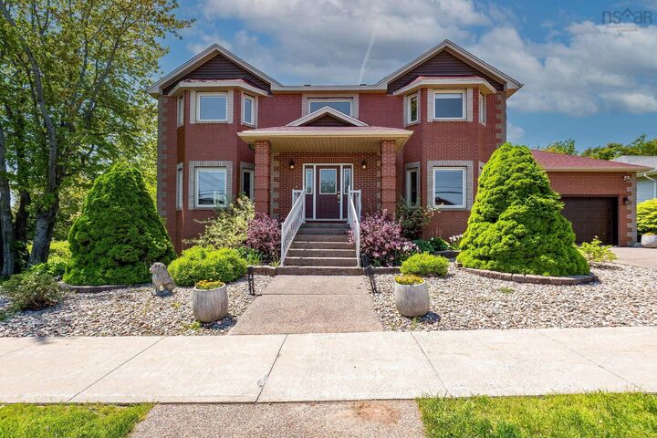 31 Lancaster Drive — photo 1