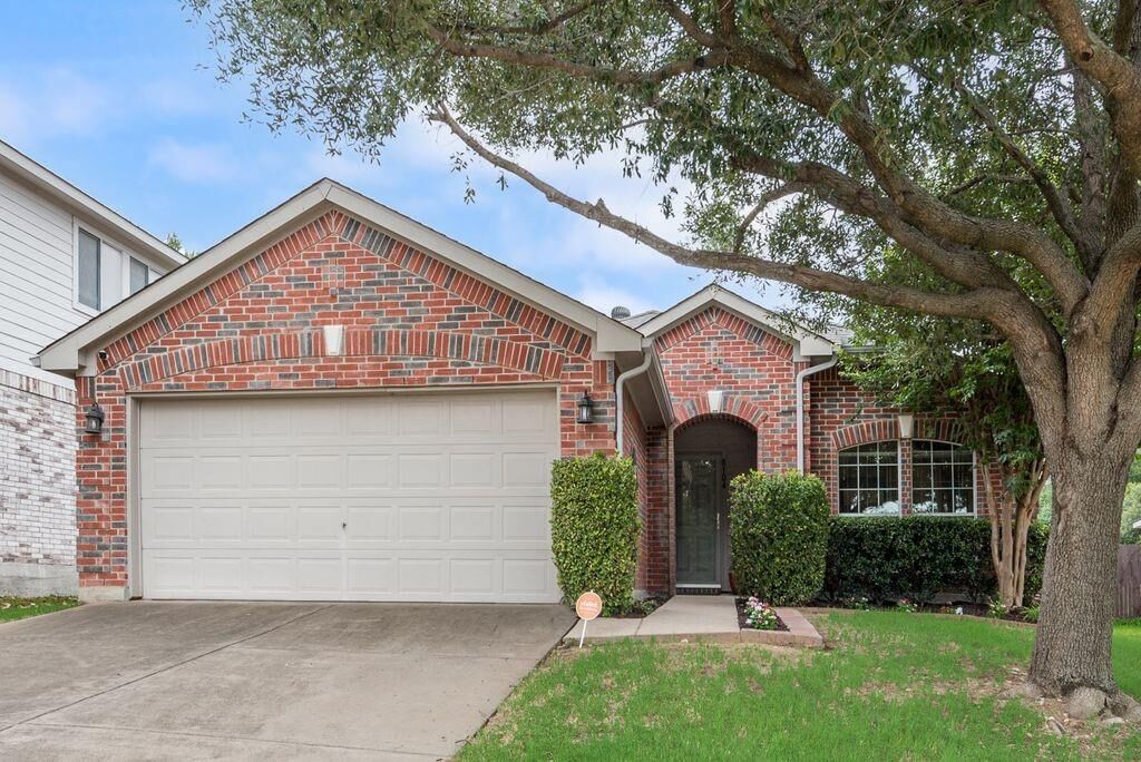 Property Photo:  8104 Autumn Creek Trail  TX 76134 