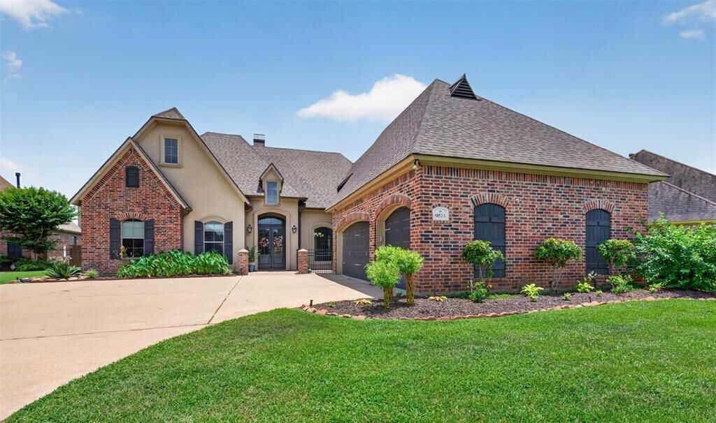 Property Photo: 9573 Rochel Drive LA 71115