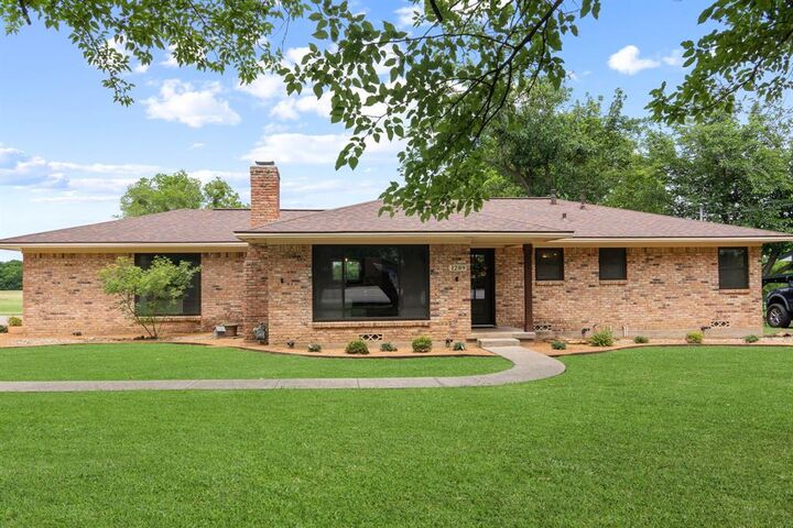 Property Photo:  1289 S Waco Street  TX 75495 