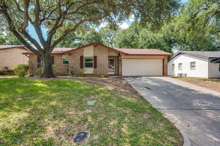 Property Photo:  801 Brownstone Street  TX 76039 
