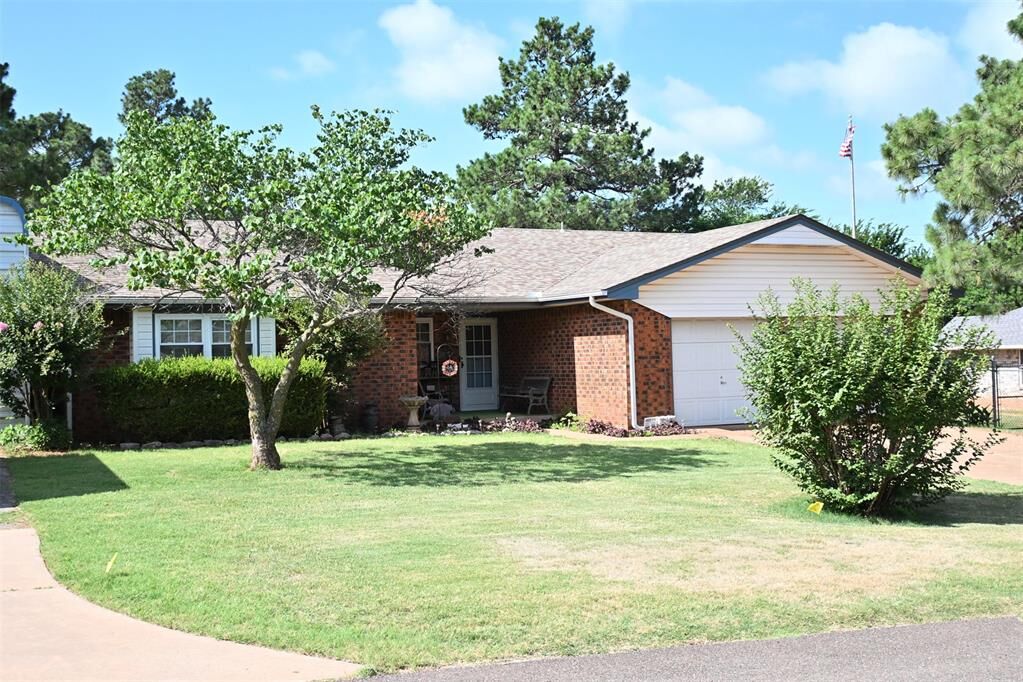 Property Photo: 432 E Carson Lane OK 73064