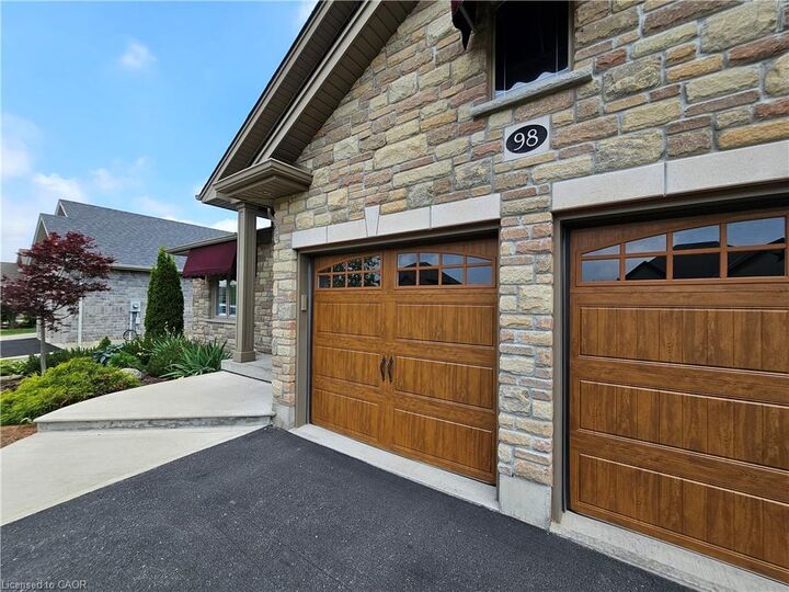 Property Photo:  98 Allandale Crescent  ON N3Y 0B4 