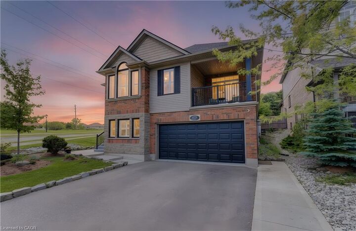 Property Photo: 725 Zurich Drive ON N2V 2V4